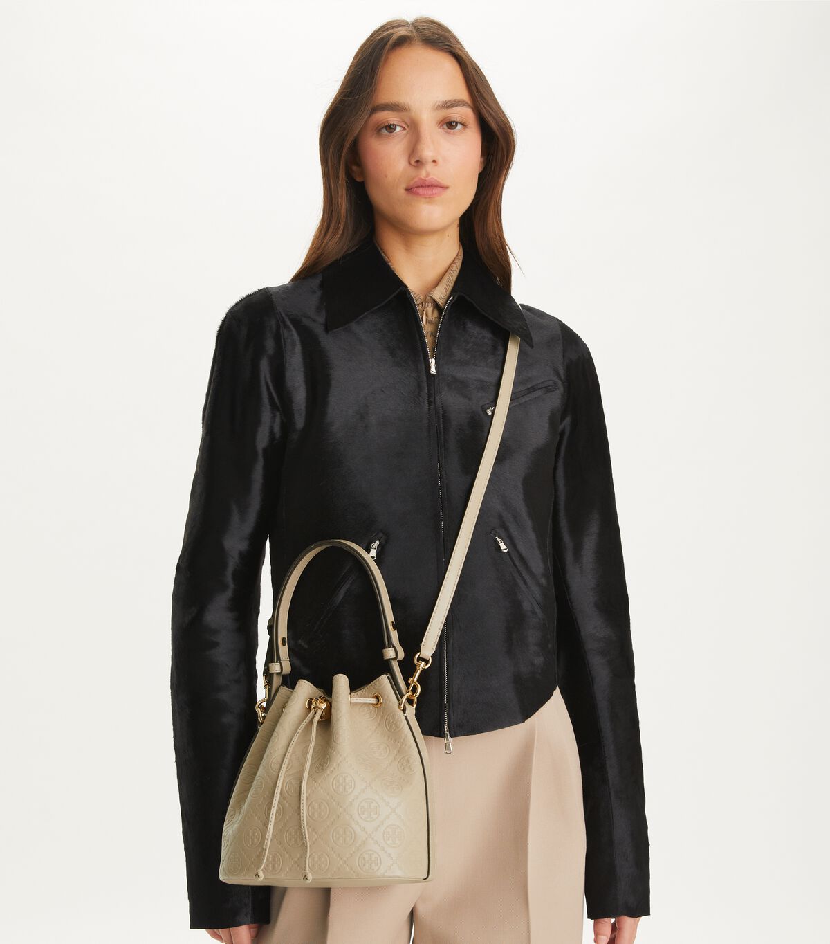 tory burch t monogram leather bucket bag