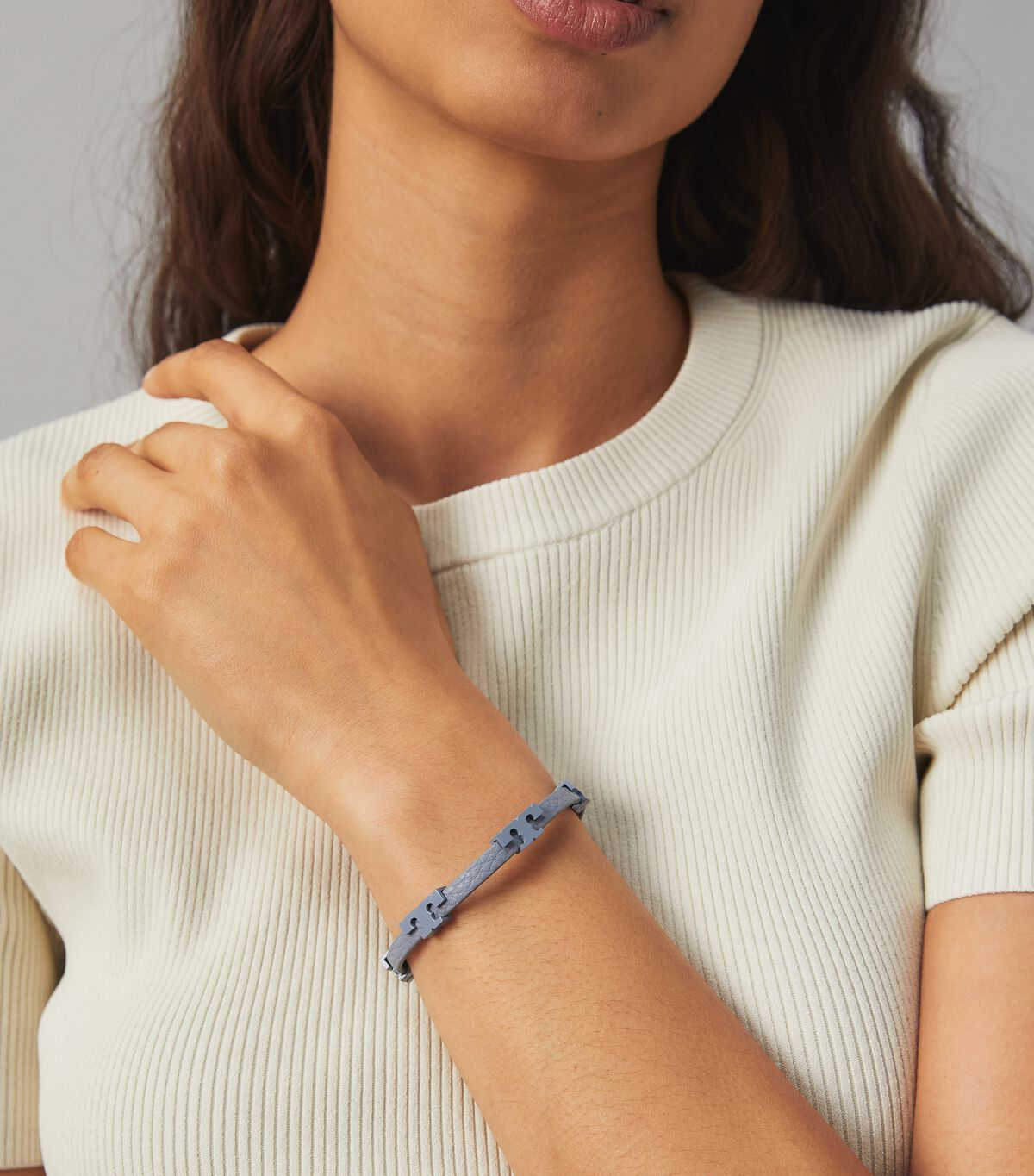 tory burch serif t stackable powder coated bracelet