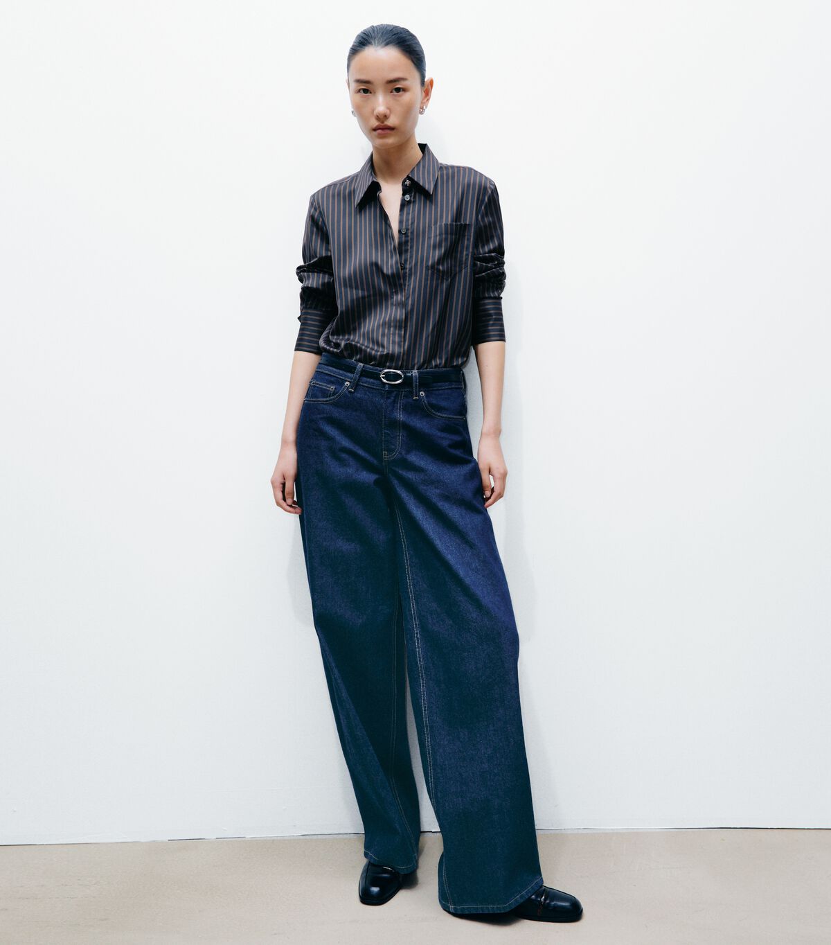 tory burch قميص فيسكوز مزين بعقدة الأرنب