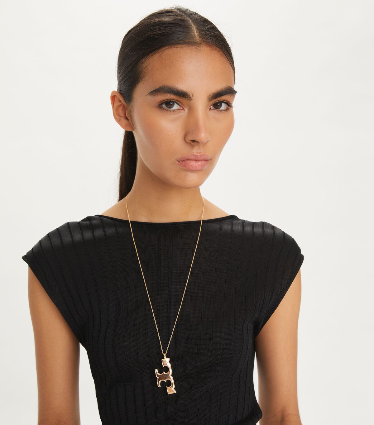 tory burch essential pendant necklace
