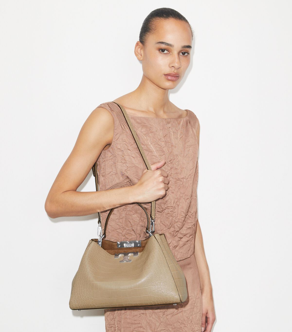 tory burch حقيبة إليانور الناعمة بنقشة جلد التمساح