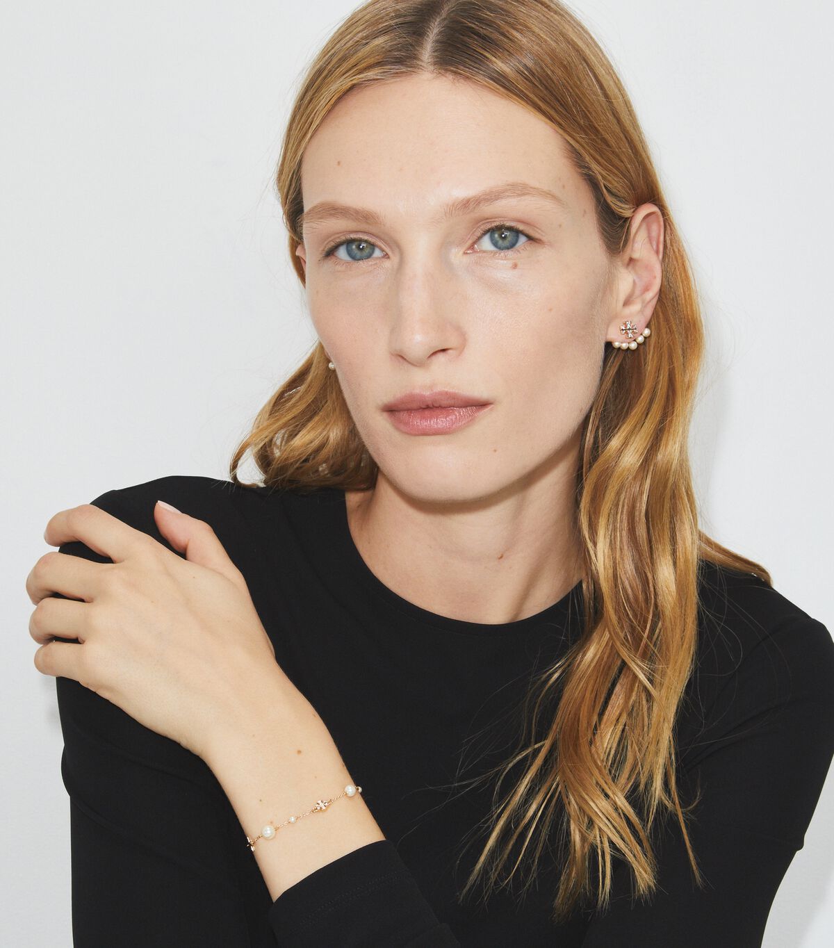 tory burch سوار رقيق من اللؤلؤ والنجوم