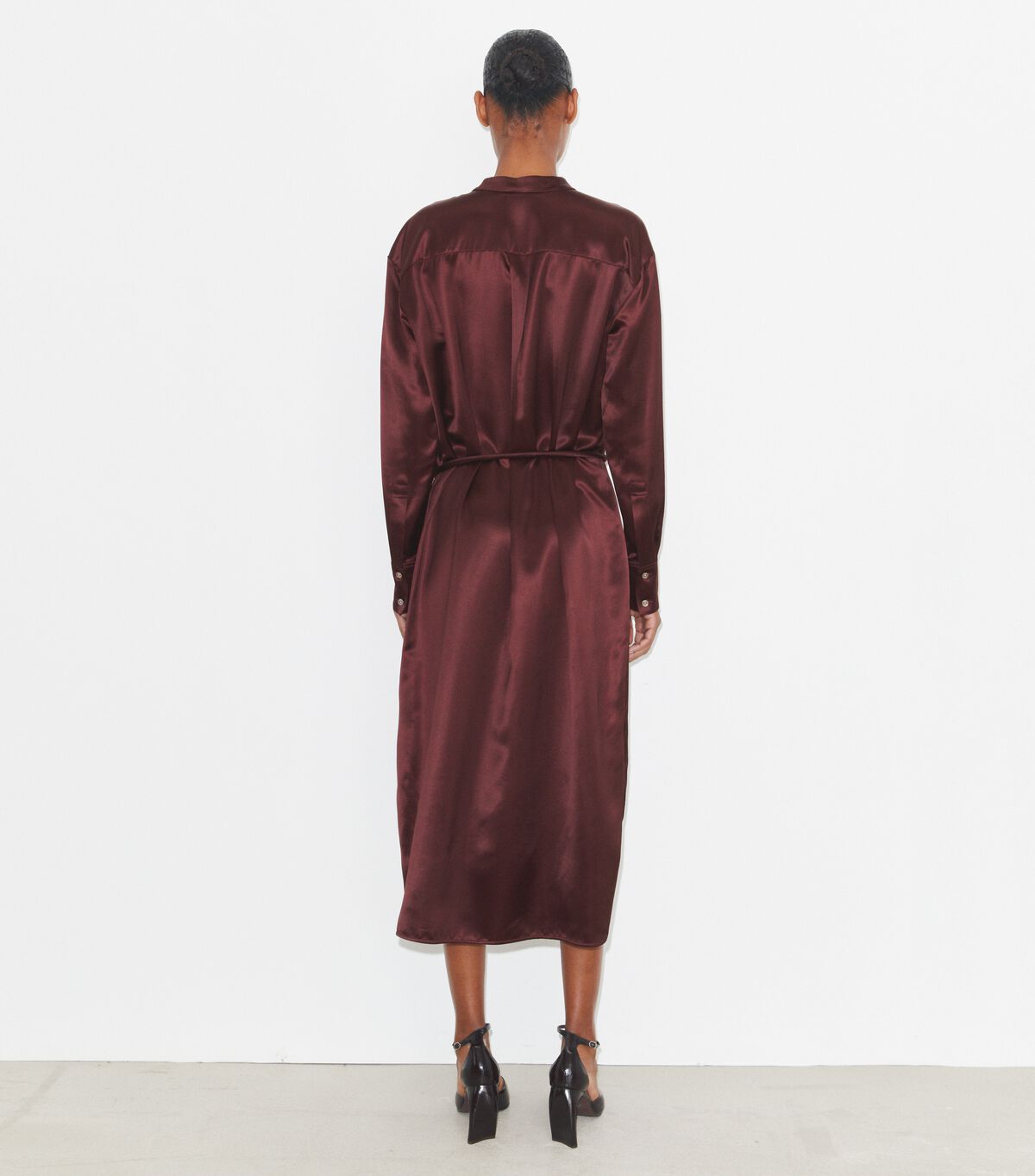 فستان قميص من الفيسكوز tory burch فستان قميص من الفيسكوز