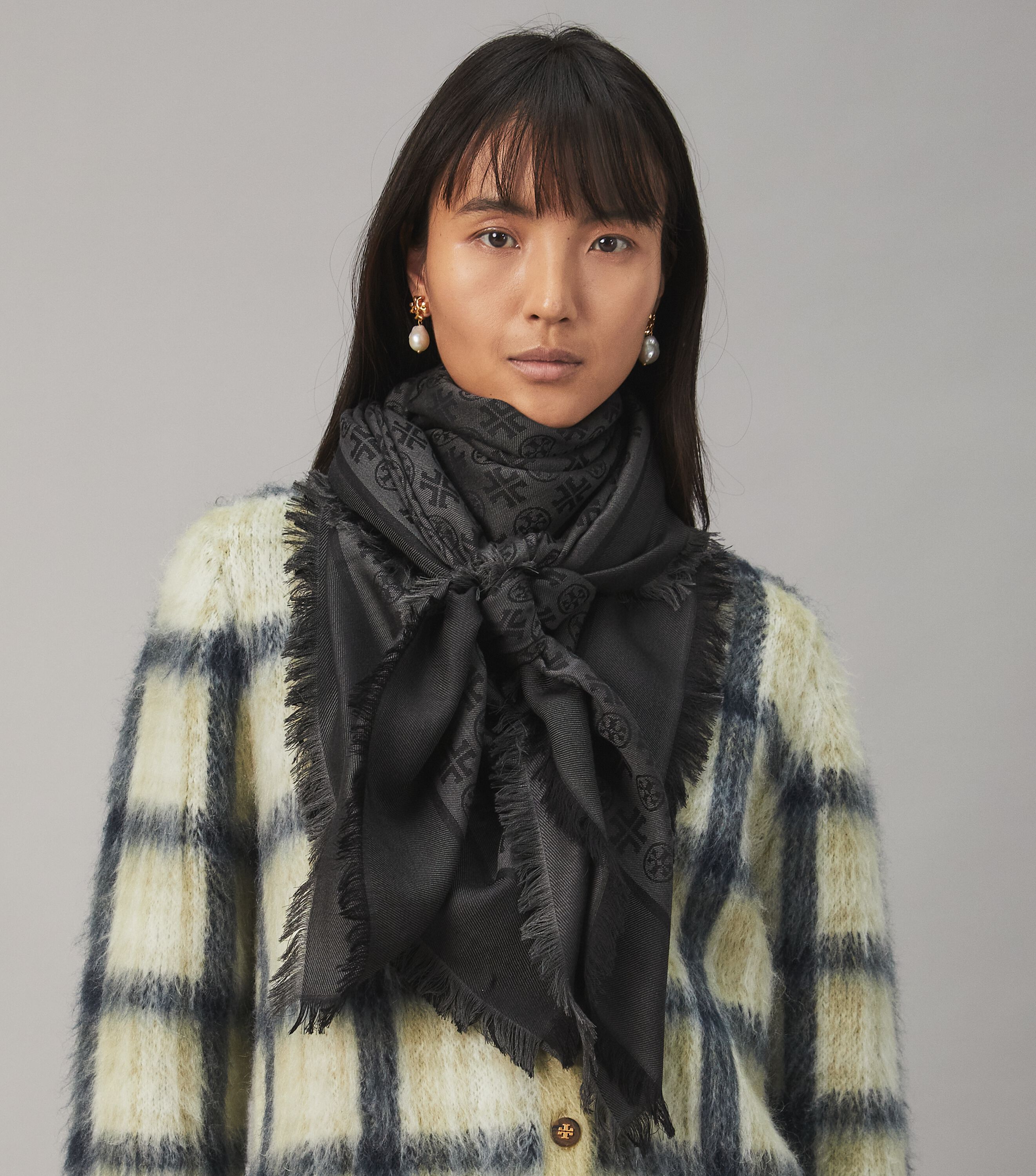 T Monogram Jacquard Traveler Scarf, Black | Tory Burch UAE