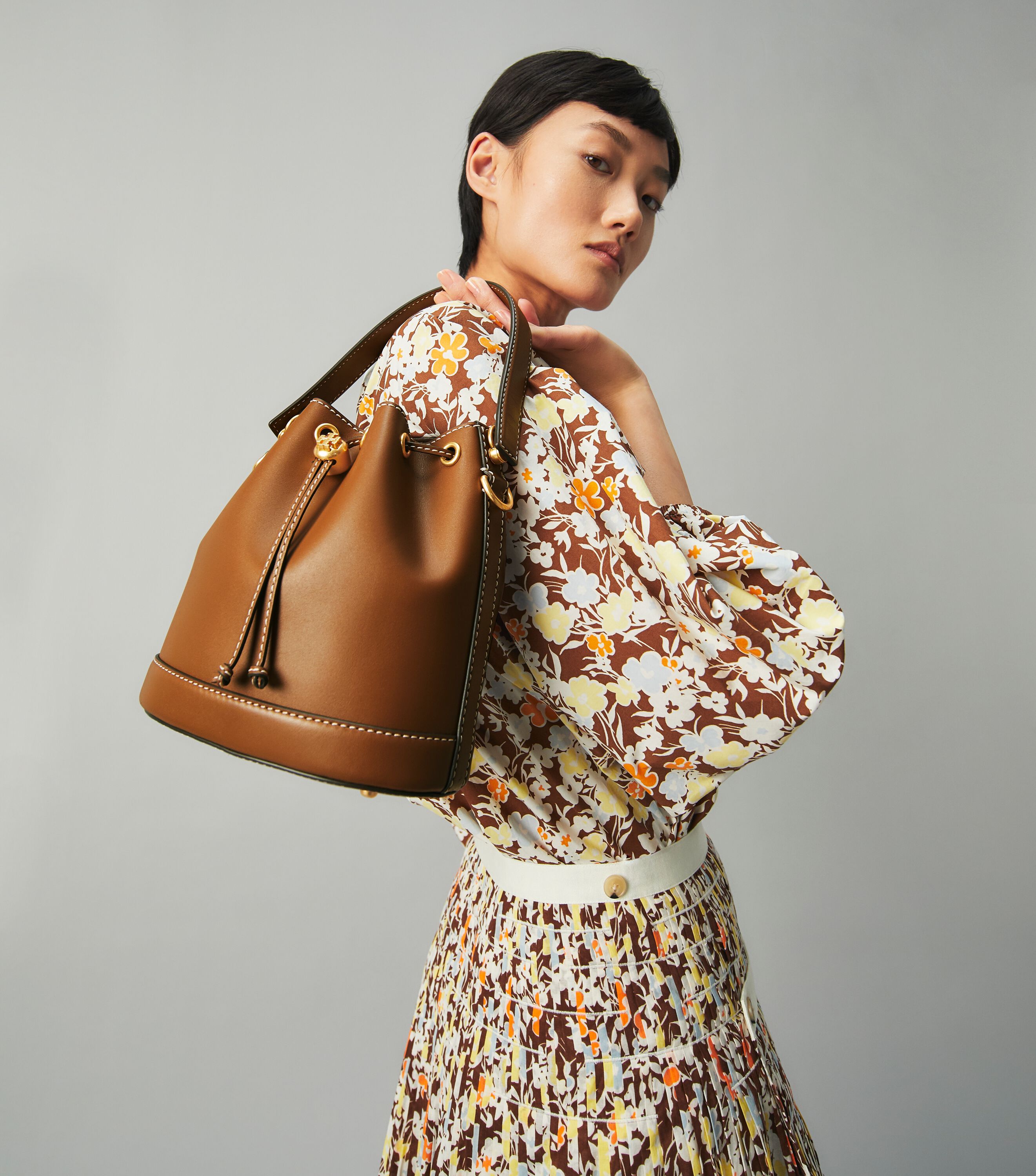 T monogram leather bucket bag clearance