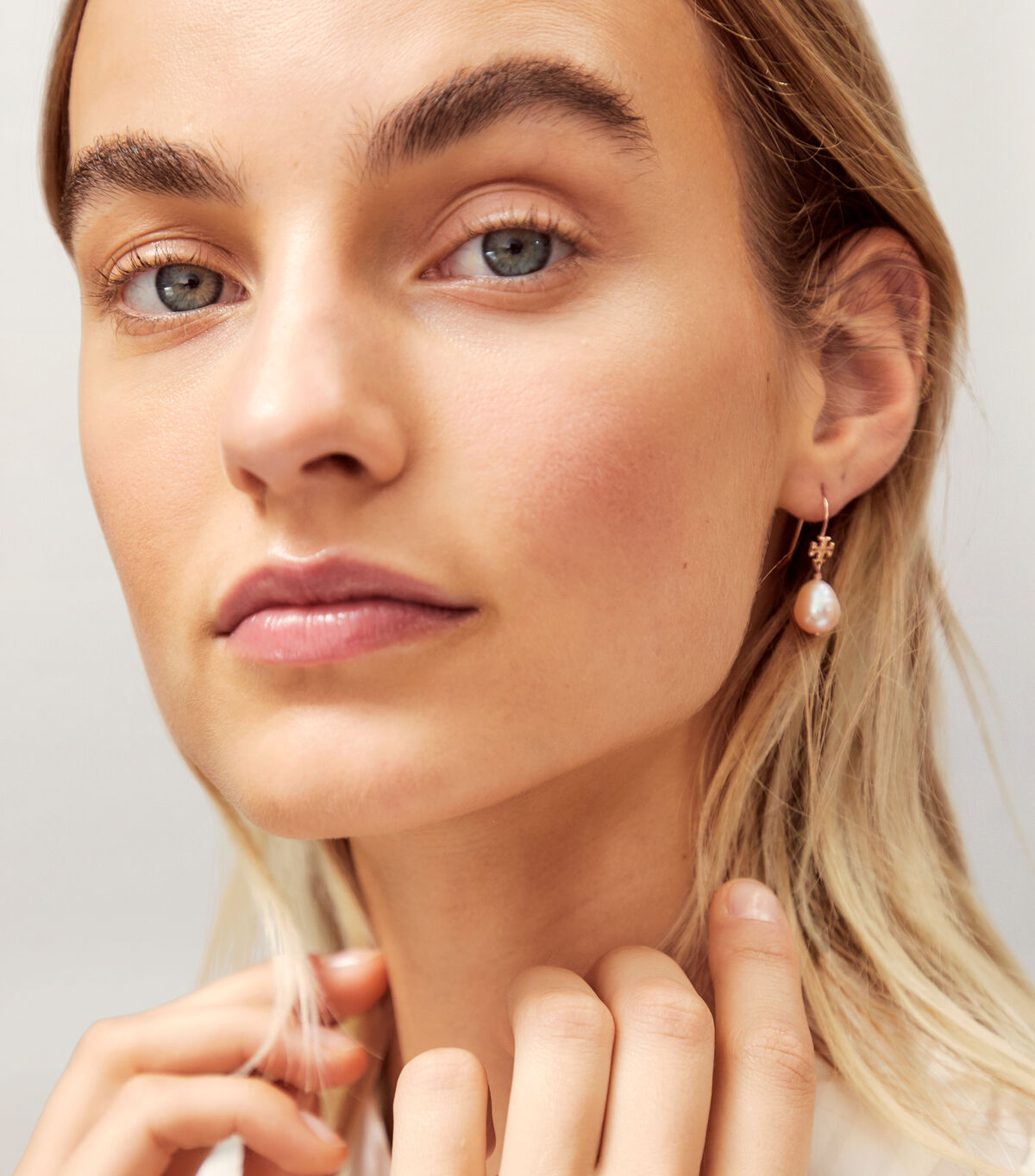 tory burch double  t  pearl drop earring