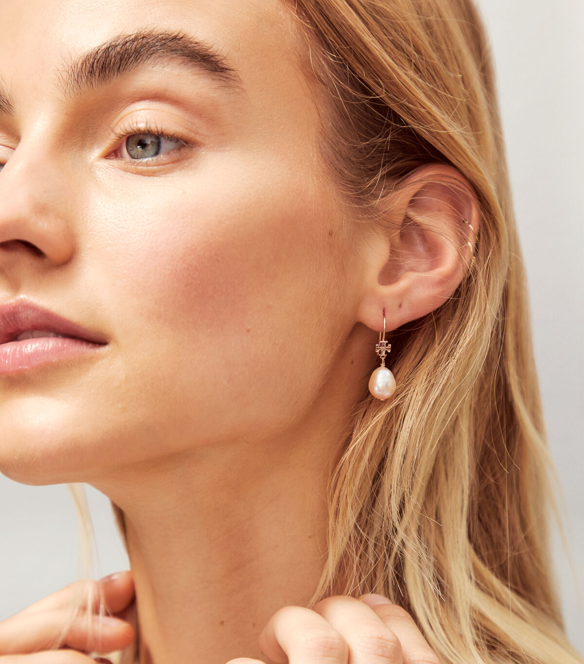 tory burch double  t  pearl drop earring