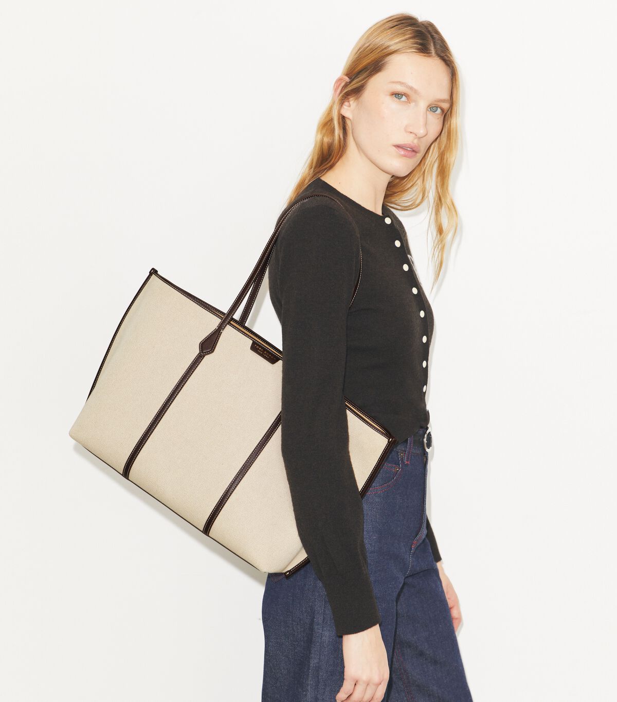 حقيبة بيري قماشية tory burch حقيبة بيري قماشية