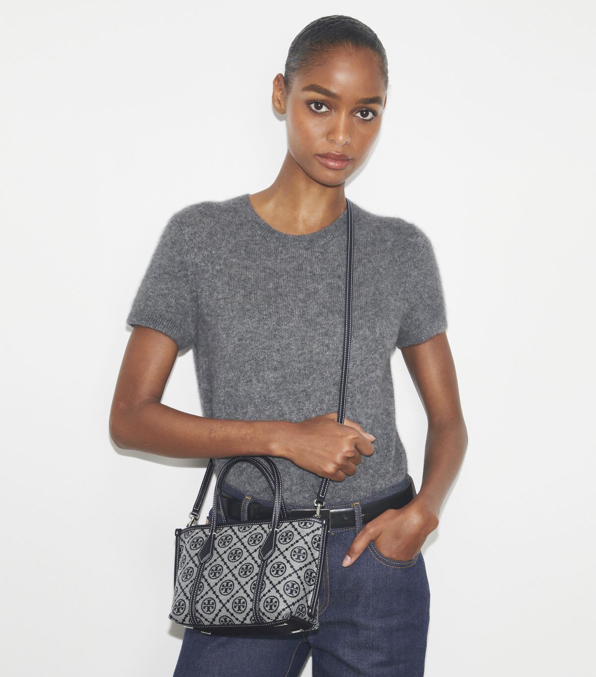 tory burch حقيبة يد تي مونوغرام ميني بيري