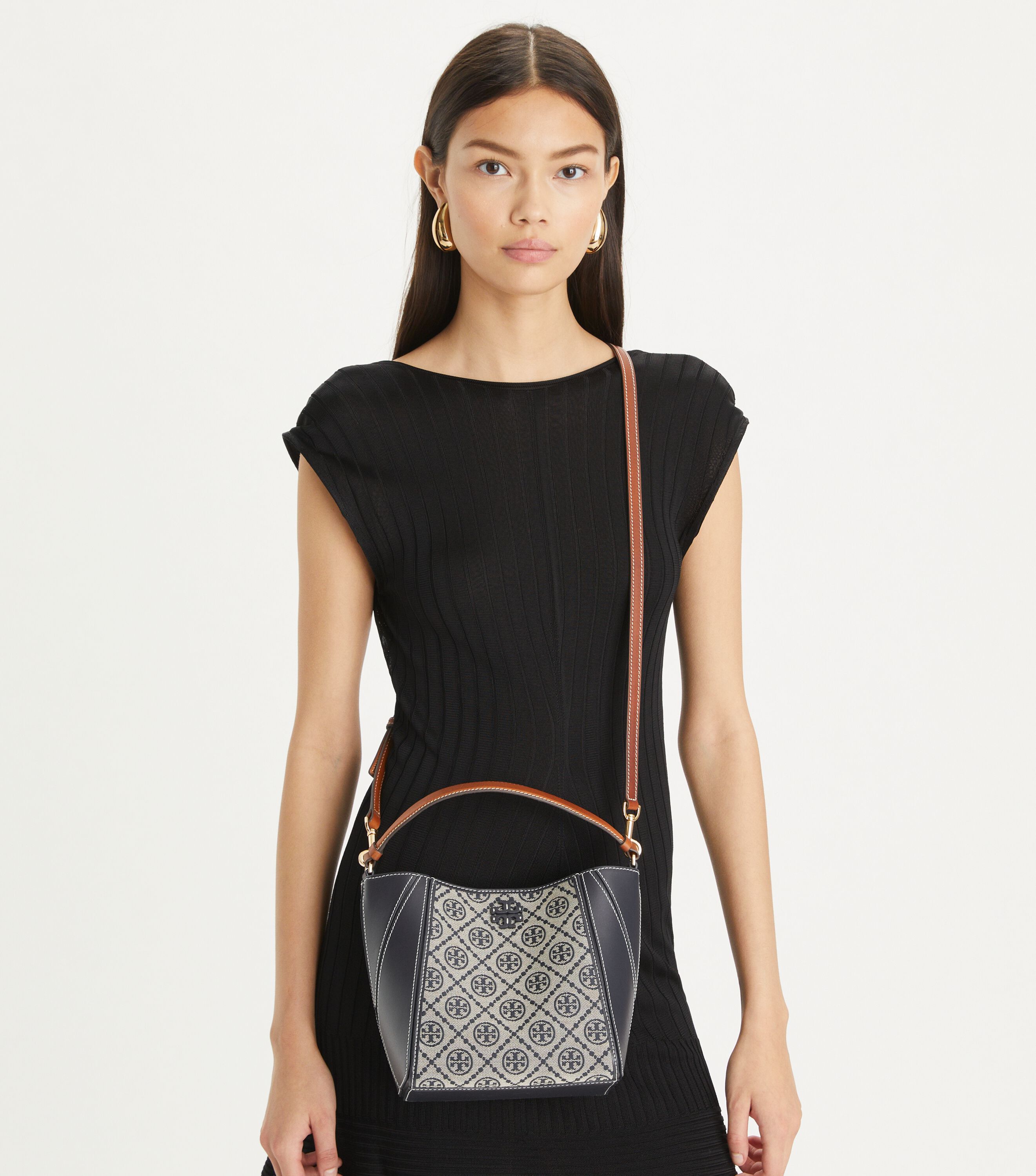 ★Tory Burch★Mcgraw T Monogram Small Bucket Bag Small T Monogram McGraw Bucket Bag, Tory Navy | Tory Burch UAE