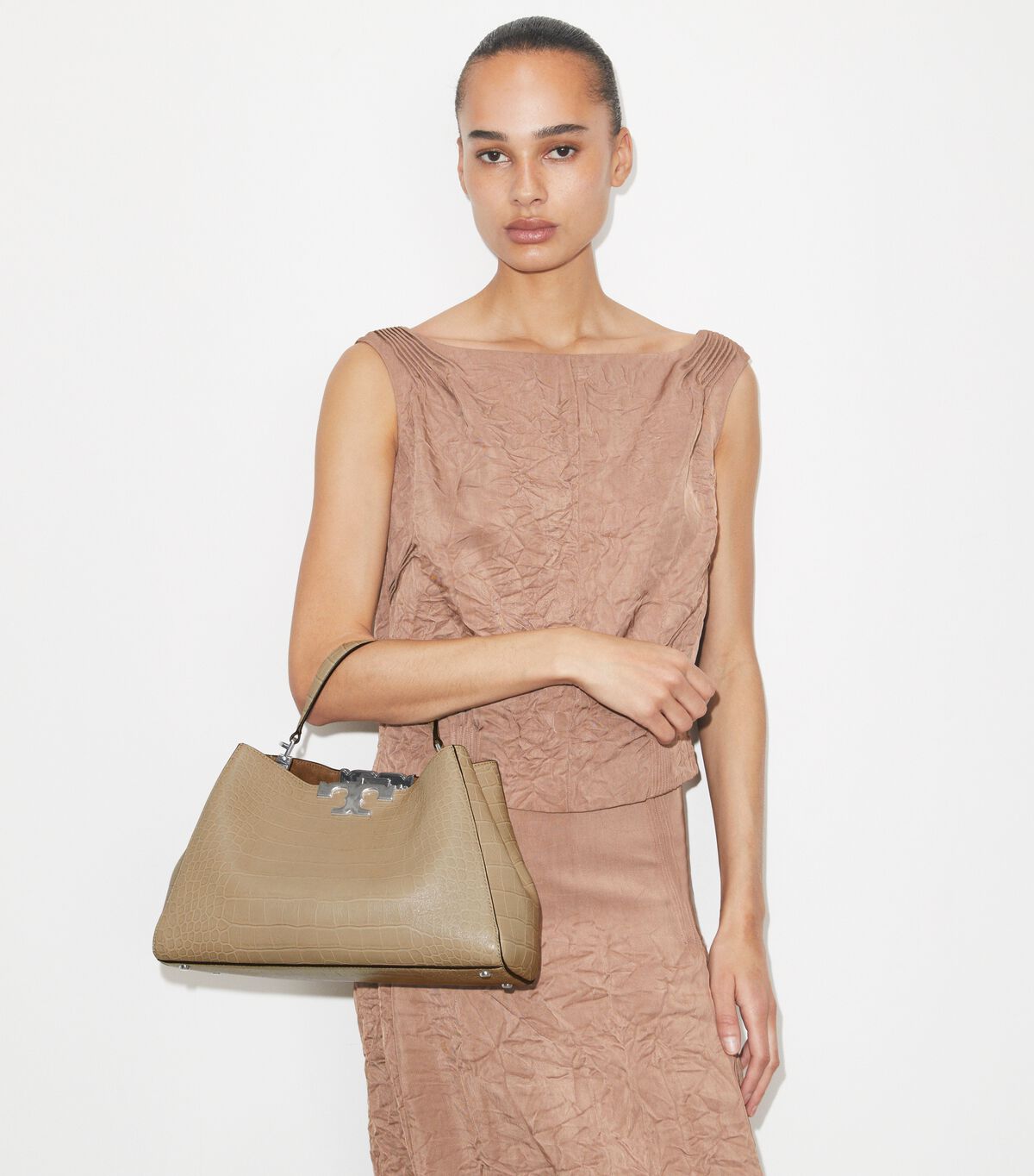 tory burch حقيبة إليانور الناعمة بنقشة جلد التمساح