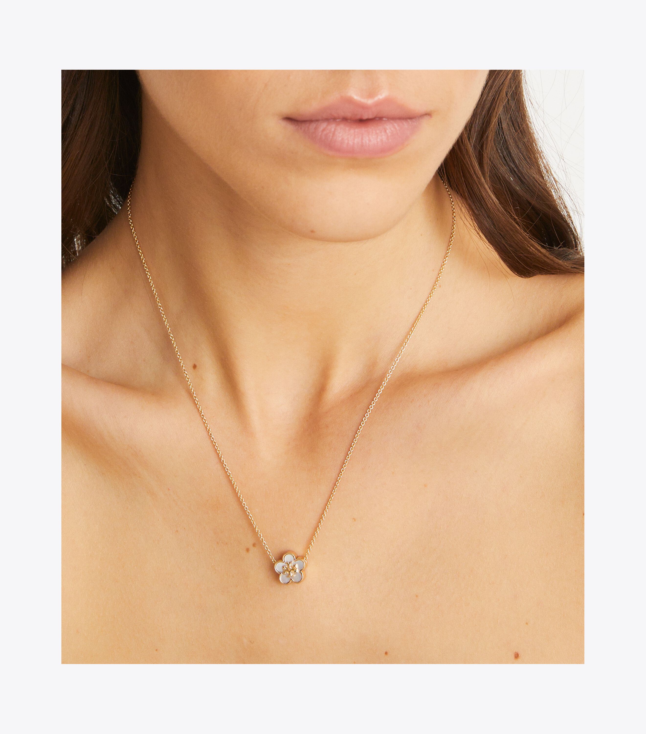 Long pendant necklace shop gold