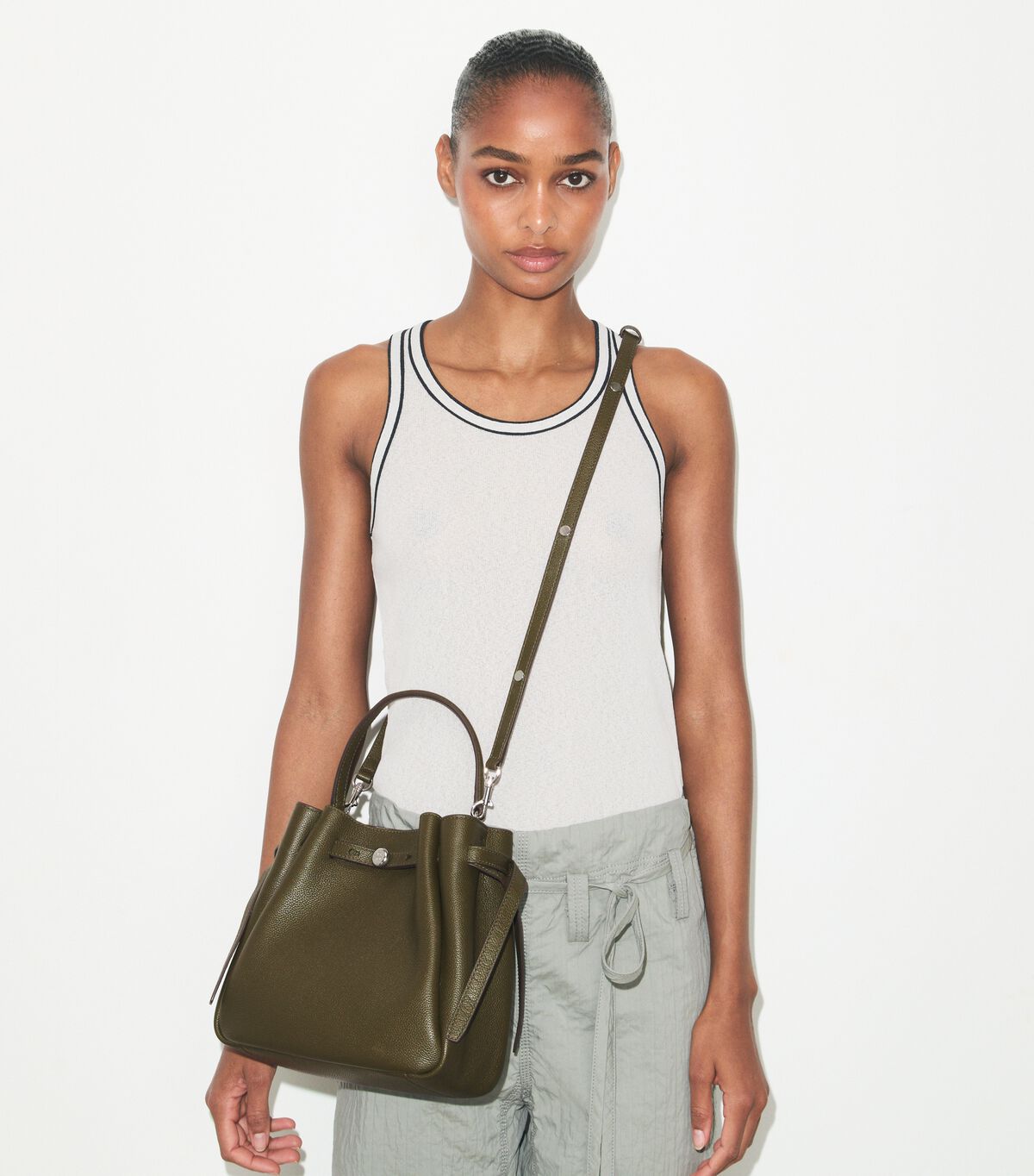 tory burch romy bucket bag