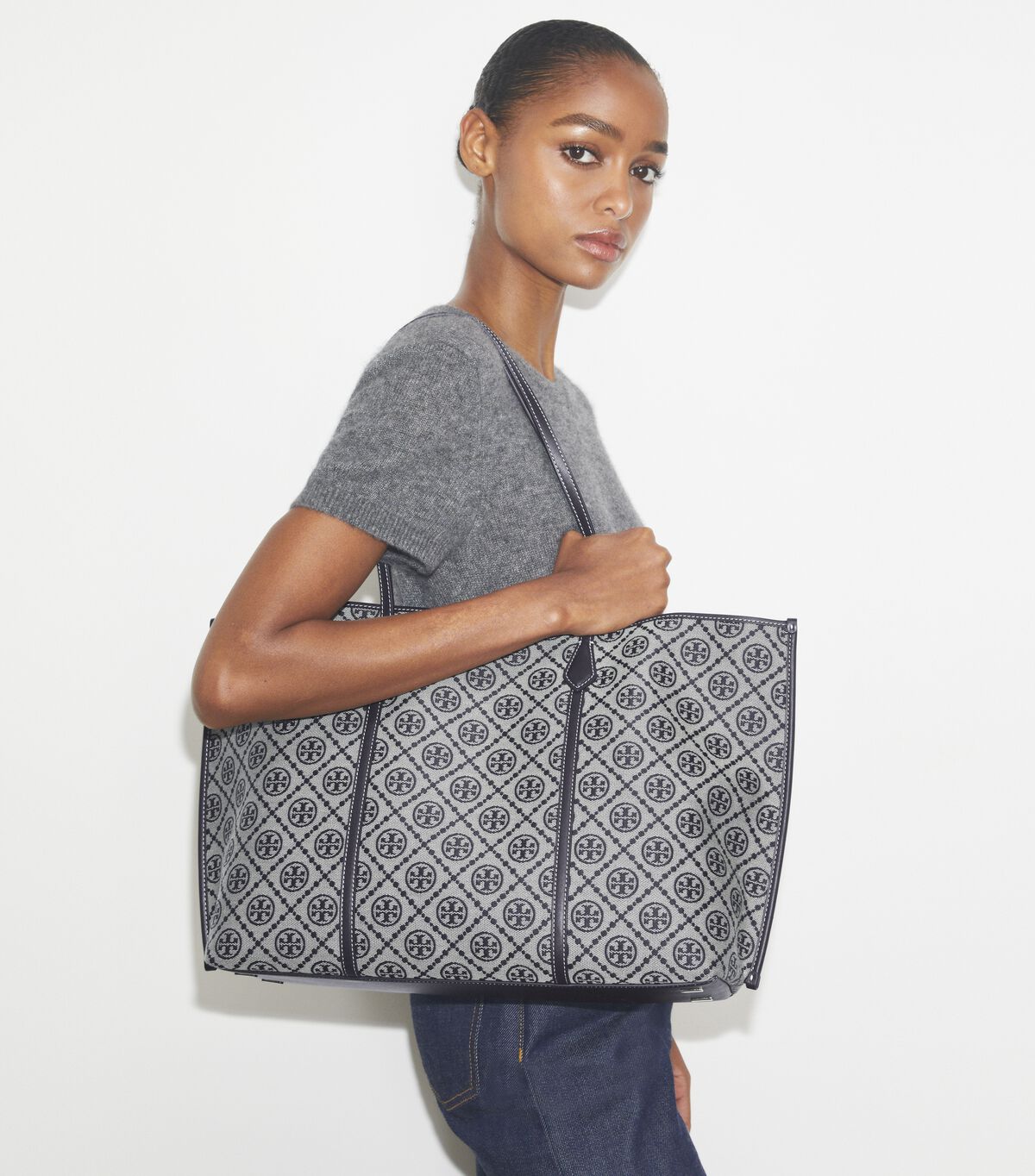 tory burch حقيبة يد بيري تي مونوغرام