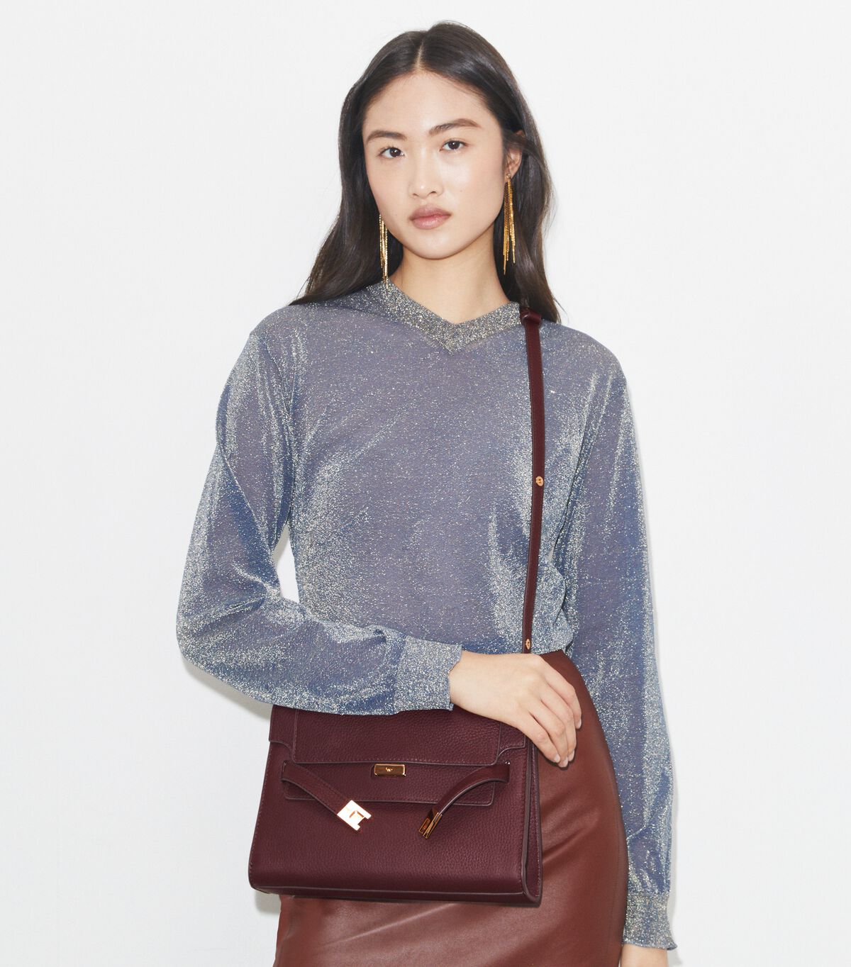 tory burch حقيبة كتف لي رادزيويل المرصعة بالحصى