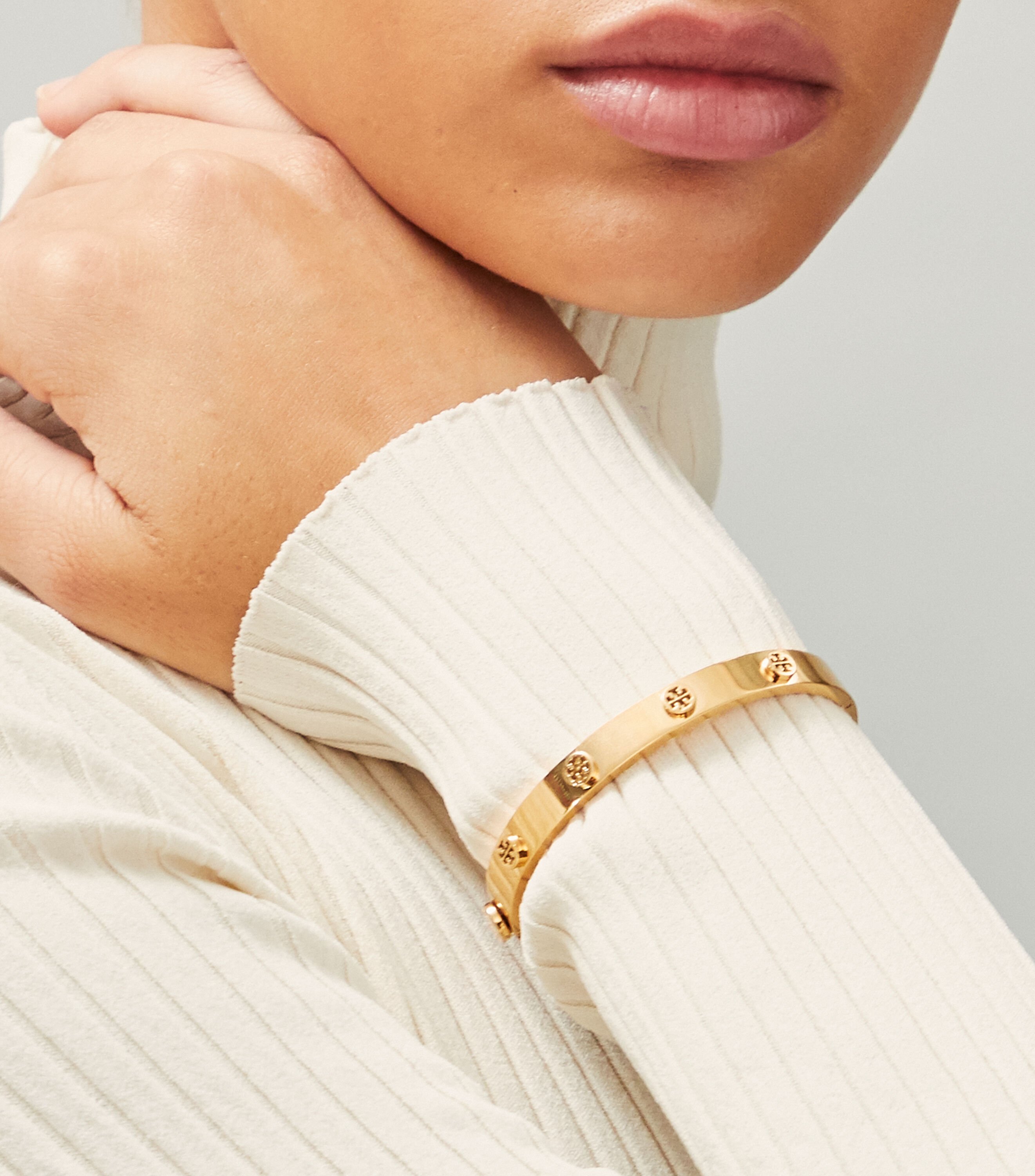 Logo stud hinge top bracelet