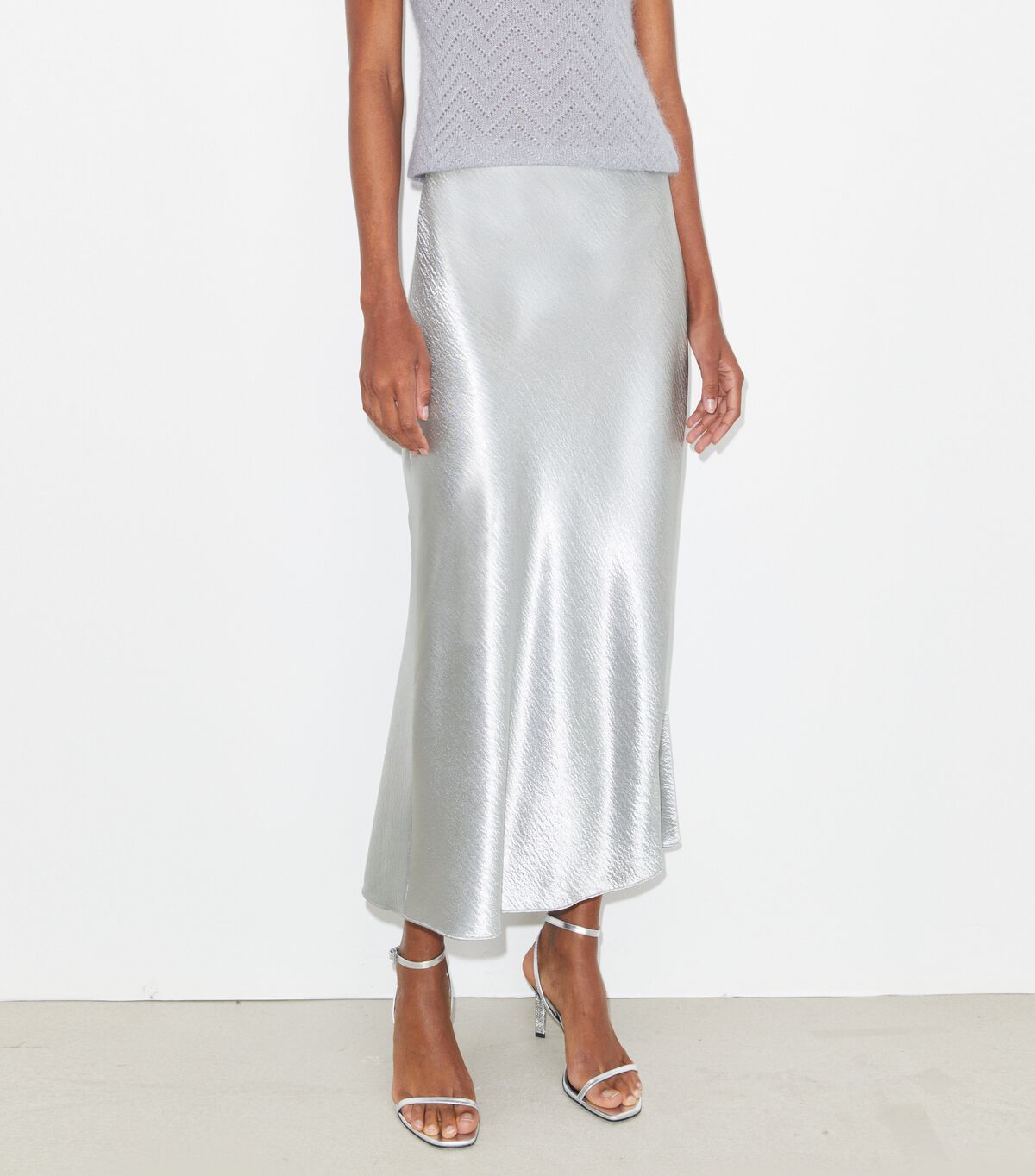 tory burch تنورة ساتان