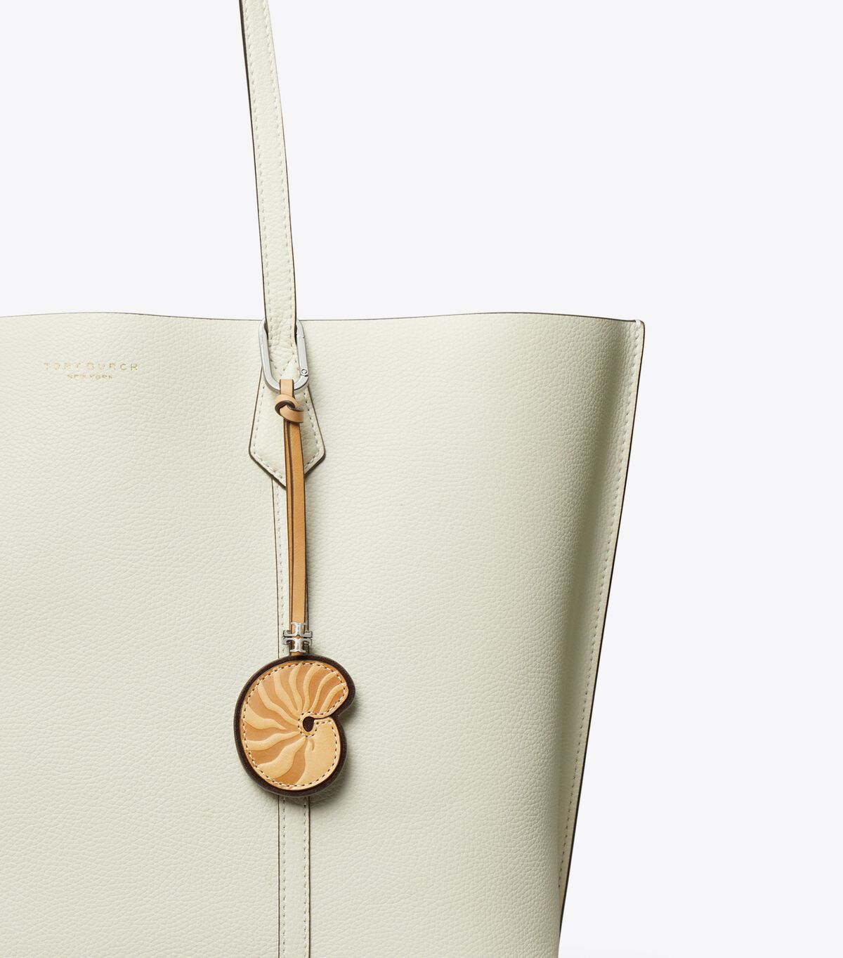 تعليقة حقيبة على شكل صدفة حلزونية tory burch تعليقة حقيبة على شكل صدفة حلزونية