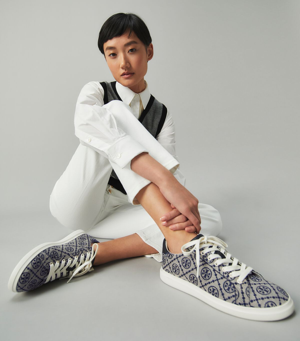 tory burch t monogram howell court sneaker