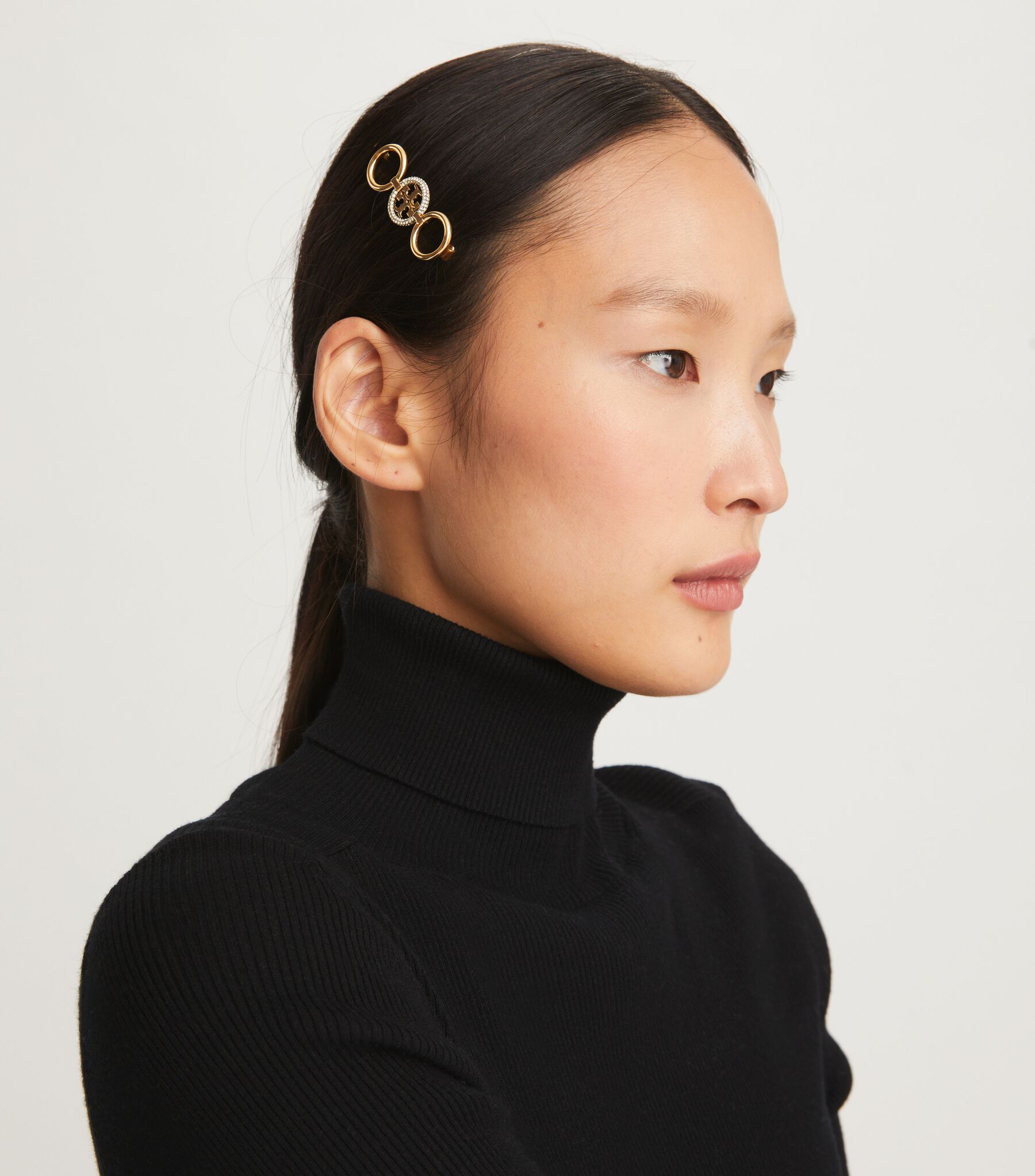 TORY BURCH Miller Pave Gold Circular Hair Barrette Tory Burch Miller Pavé Hair Barrette in Tory | Mercari main image 4