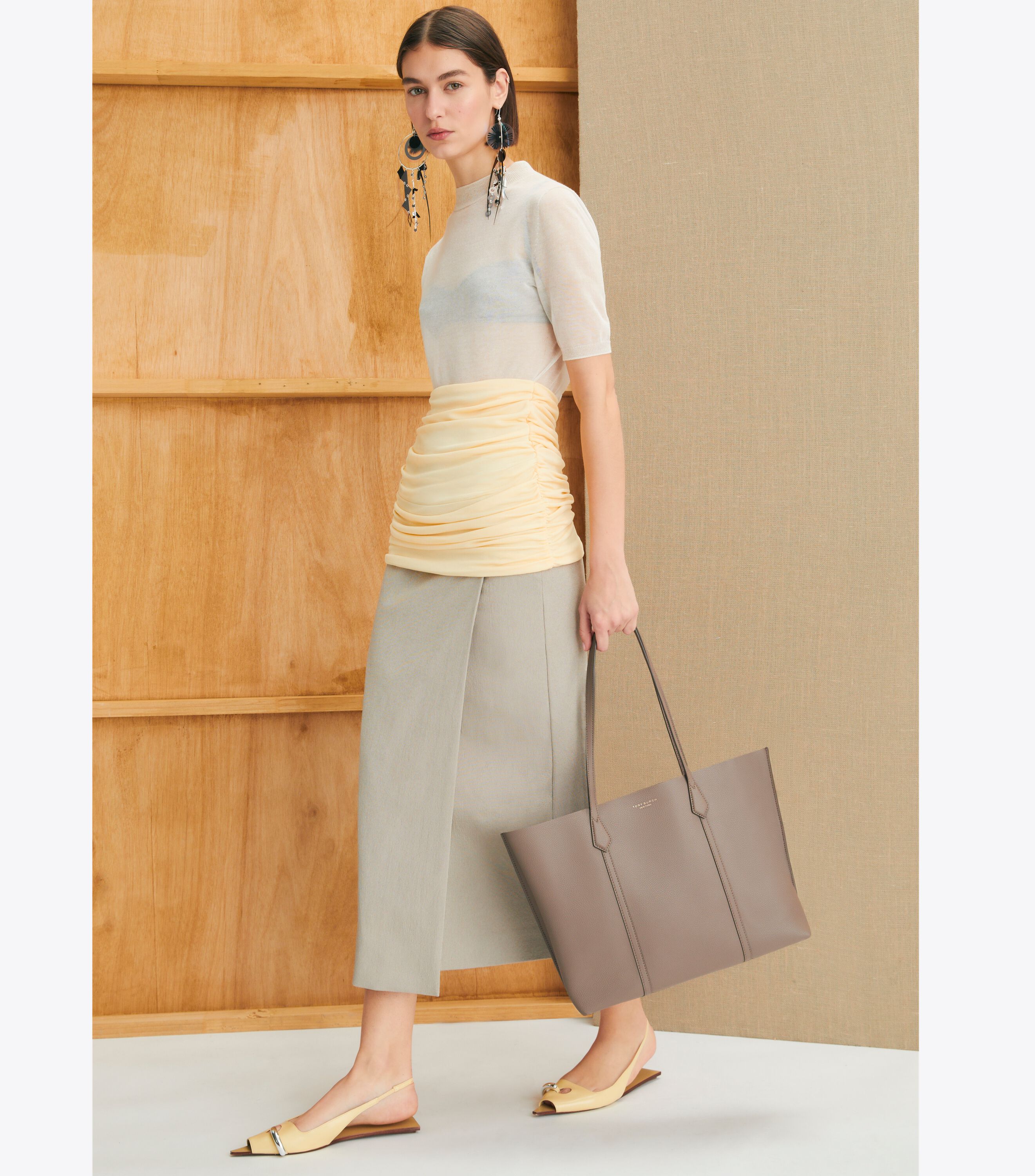 Triple top compartment tote
