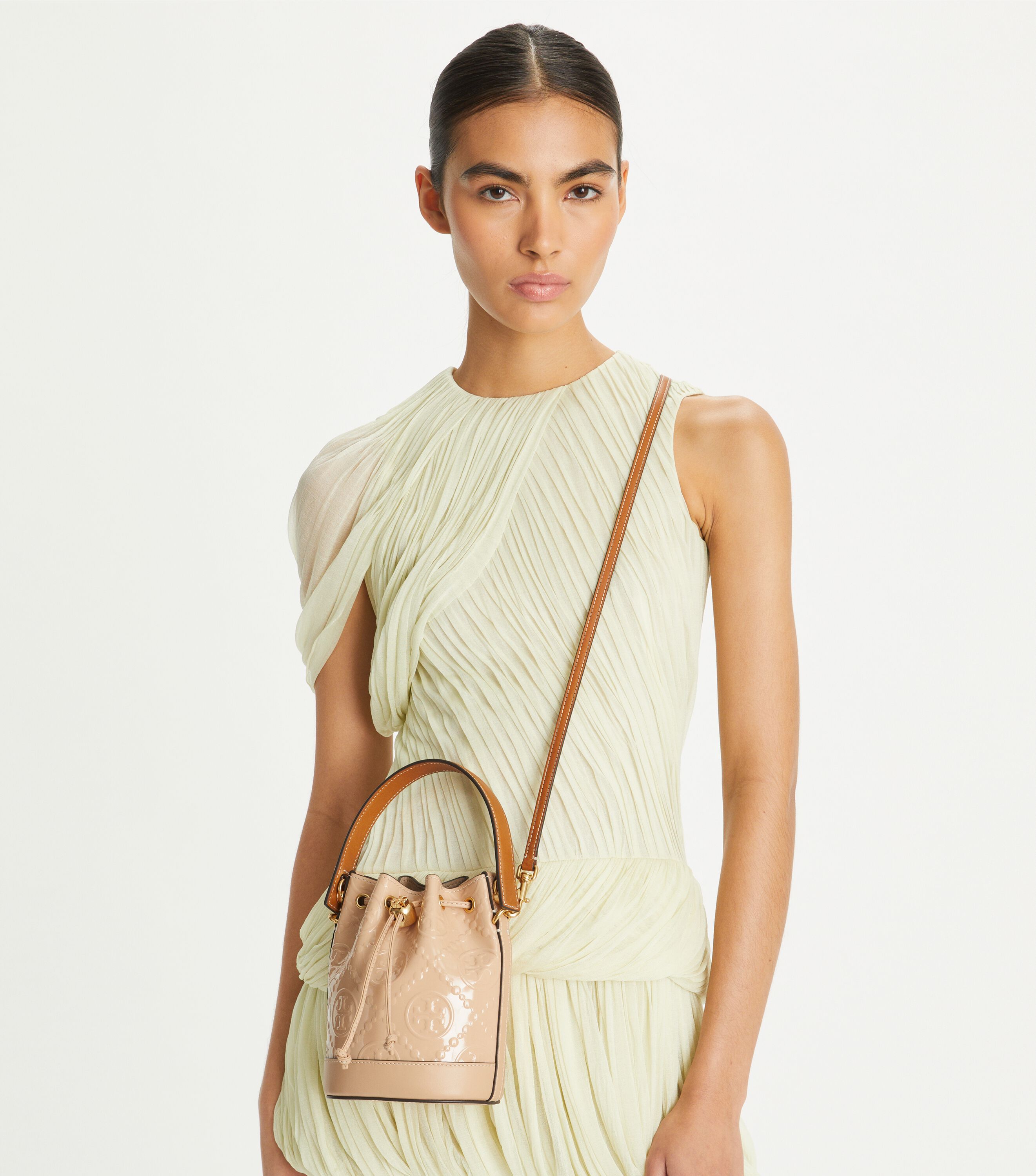 Tory burch t bucket bag discount