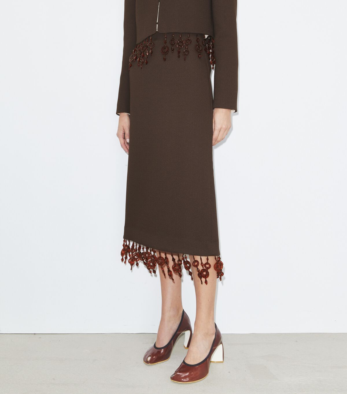 تنورة كريب مزخرفة tory burch تنورة كريب مزخرفة