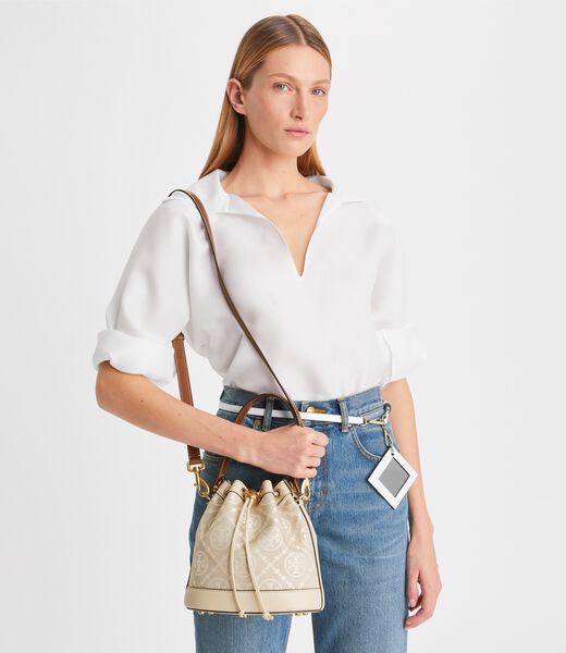 tory burch حقيبة دلو تي مونوغرام