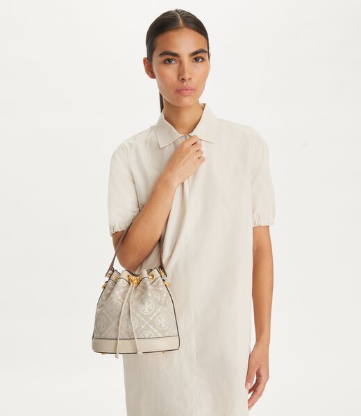 tory burch حقيبة دلو تي مونوغرام